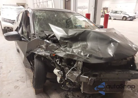 2011 Honda Insight z USA, uszkodzony, nr VIN JHMZE2H35BS004845